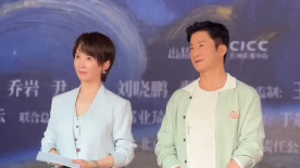 姐妹俩偷看